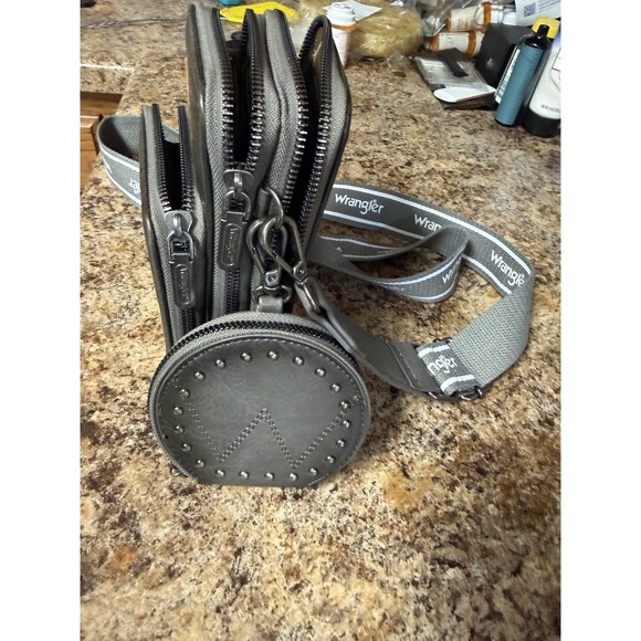 Wrangler Crossbody Sling Bag‎ Faux Leather Black Travel Utility Messenger Purse - Picture 3 of 4